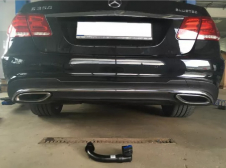Carlig remorcare Mercedes E Class (W212) 4 usi 2009 - 2016 demontabil automat vertical marca Autohak [7]