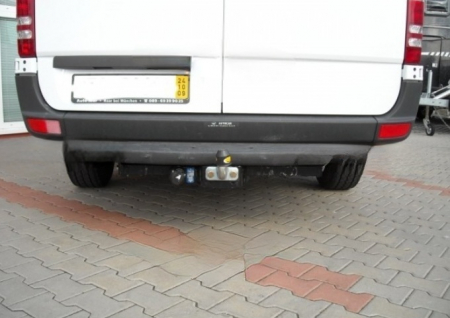 Carlig remorcare Mercedes Sprinter duba cu treapta punte simpla dupa 2006 marca Autohak [2]
