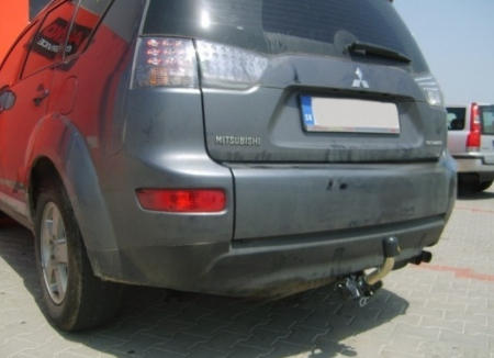 Carlig remorcare Mitsubishi Outlander 2007 - 2012 demontabil automat cu maneta marca Autohak [1]