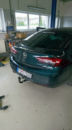 Carlig remorcare Opel Insignia 5 usi dupa 2017 demontabil automat vertical marca Autohak [3]