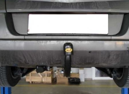 Carlig remorcare Renault Megane 2 berlina 2002-2009 marca Autohak [2]