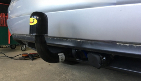 Carlig remorcare Seat Alhambra dupa 2010 demontabil automat vertical marca Autohak [7]