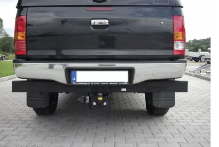 Carlig remorcare Toyota Hilux 4WD cu preechipare dupa 2005 marca Autohak [1]