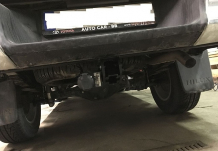 Carlig remorcare Toyota Hilux 4WD dupa 2016 demontabil automat cu maneta marca Autohak [4]