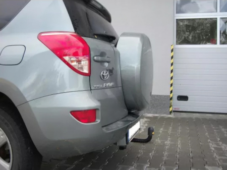Carlig remorcare Toyota Rav 4 cu roata de rezerva pe usa din spate 2006-2009 marca Autohak [5]