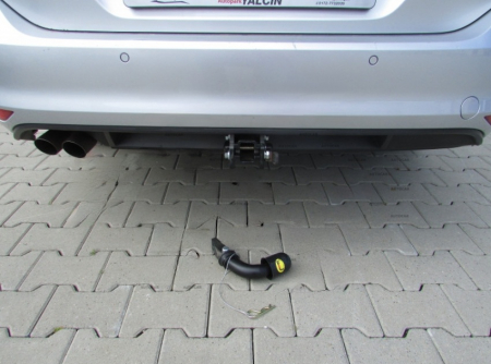 Carlig remorcare VW Golf 7 combi 2013-2018 demontabil cu maneta marca Autohak [1]