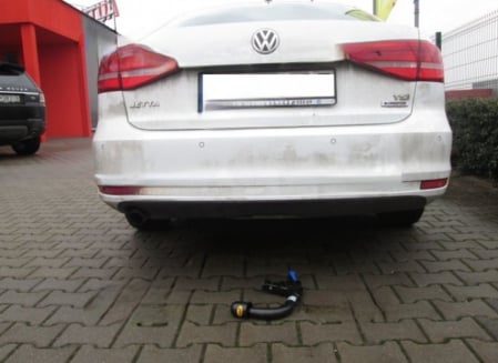 Carlig remorcare VW Jetta dupa 2011 demontabil automat vertical marca Autohak [6]