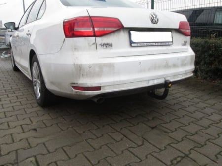 Carlig remorcare VW Jetta dupa 2011 demontabil automat vertical marca Autohak [8]
