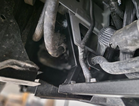 Scut-Motor-Metal-Nissan-NV300-Primastar-2022-2025-Karmaster-17114 [7]