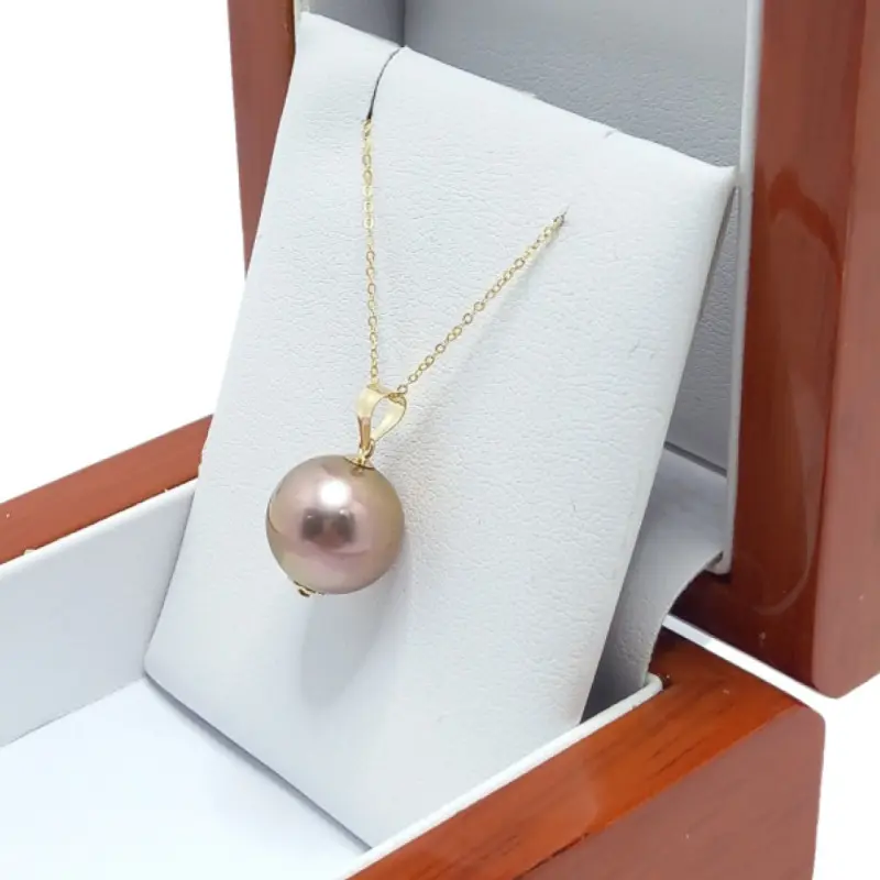 Necklace with Pendant featuring Lavender Edison Pearl, AAA Quality, Rare Giant Pearl of 12 – 12.5 mm and Yellow Gold [2]