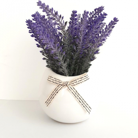 Ghiveci alb cu flori artificiale de lavanda_6 [7]