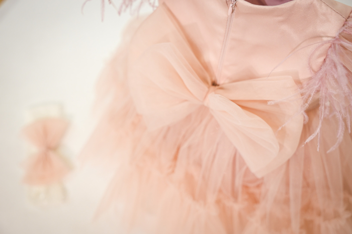 Rochie Mara din tulle si pene roz praf [5]