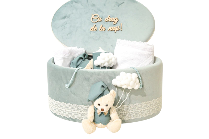 Trusou botez verde menta cu ursulet si lumanare asortata [4]