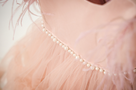 Rochie Mara din tulle si pene roz praf [2]