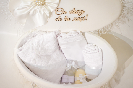 Trusou alb cu pene si lumanare tip fagure [2]