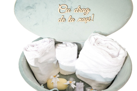 Trusou botez verde menta cu ursulet si lumanare asortata [4]