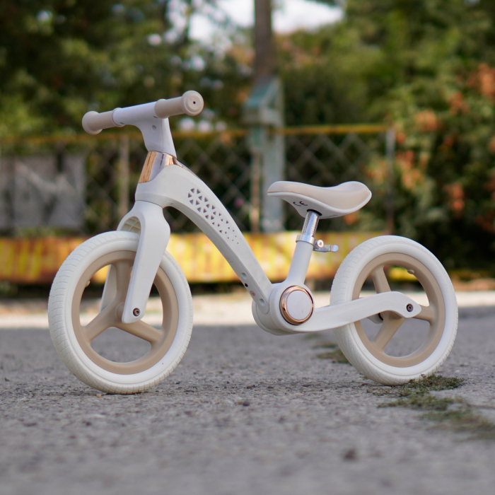 Bicicleta fara pedale pentru copii, Kinderplay Balance Bike, cu lumini LED pliabila, roti gonflabile 12 inch, alb-bej [6]