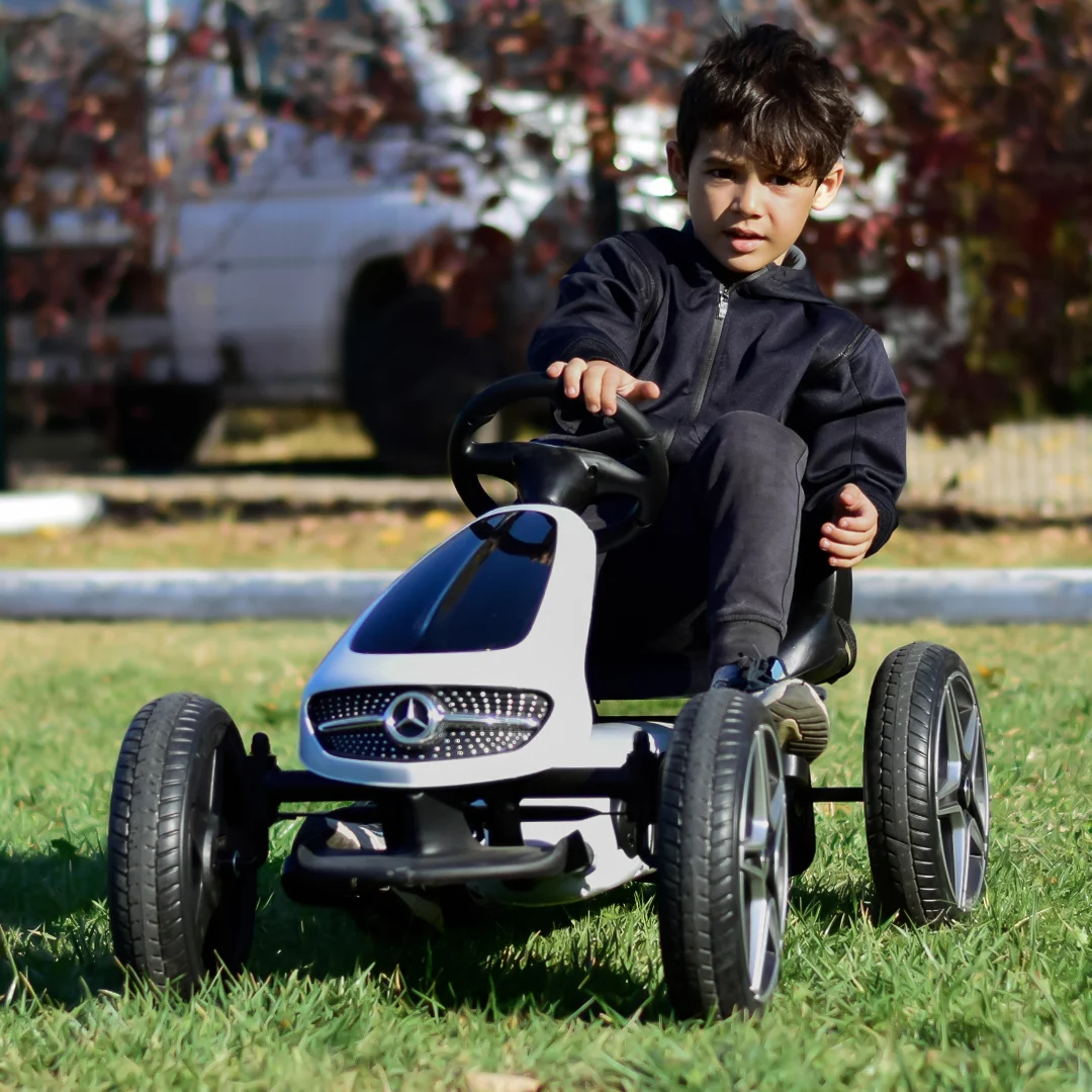 Kart cu pedale Mercedes,  roti din cauciuc solid, scaun reglabil, centura de siguranta, alb [2]