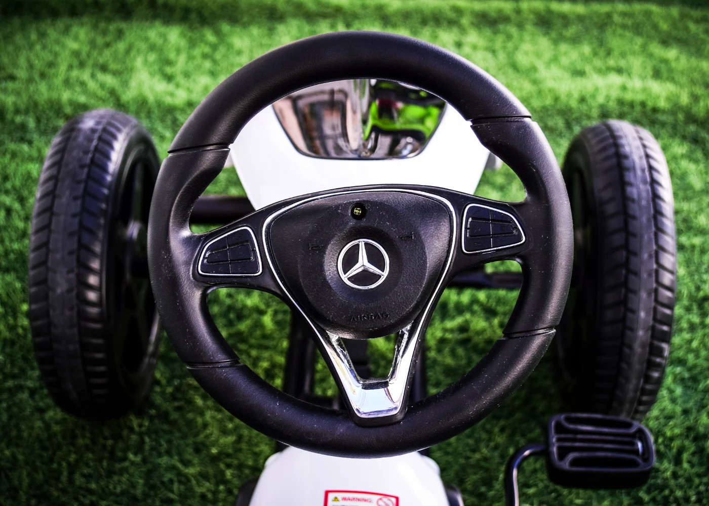 Kart cu pedale Mercedes,  roti din cauciuc solid, scaun reglabil, centura de siguranta, alb [9]