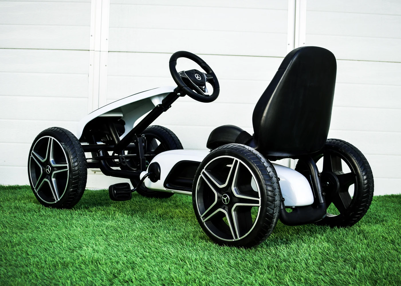 Kart cu pedale Mercedes,  roti din cauciuc solid, scaun reglabil, centura de siguranta, alb [5]