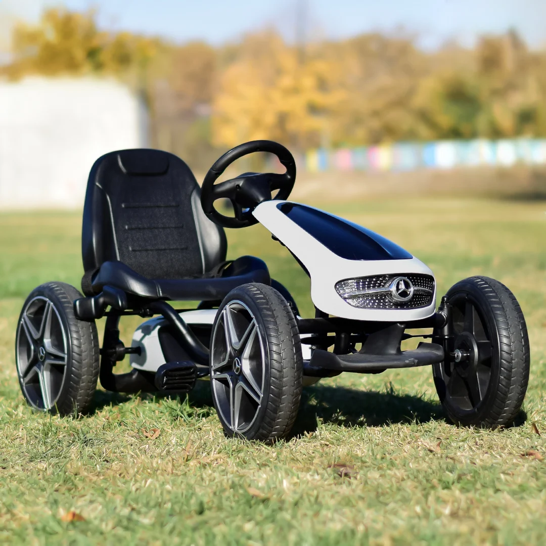 Kart cu pedale Mercedes,  roti din cauciuc solid, scaun reglabil, centura de siguranta, alb [3]