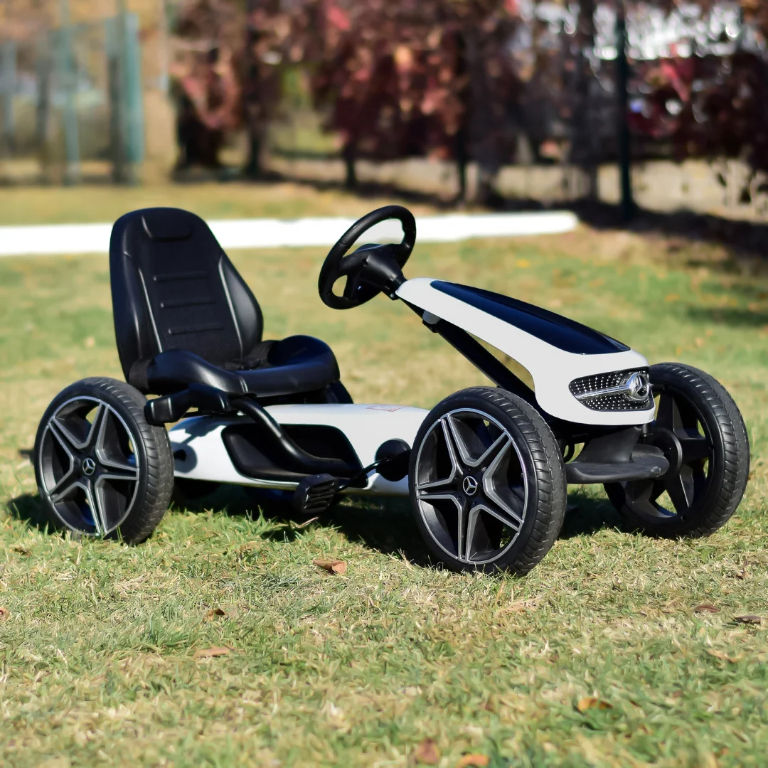 Kart cu pedale Mercedes,  roti din cauciuc solid, scaun reglabil, centura de siguranta, alb [7]