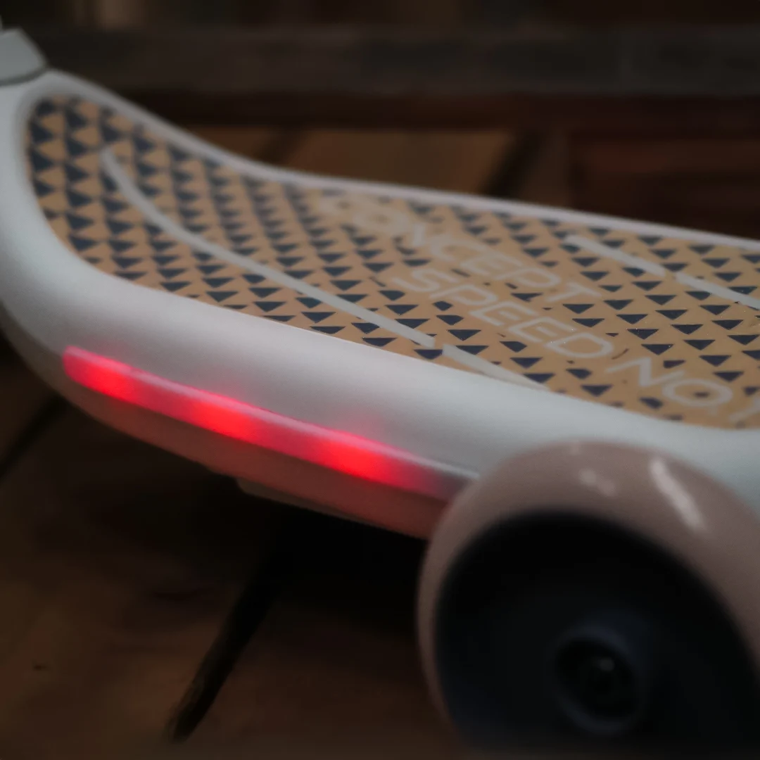 Kinderplay Concept, trotineta electrica cu aburi si lumini pentru copii, 3 roti, 30W, 6V 4.5Ah, alba [16]