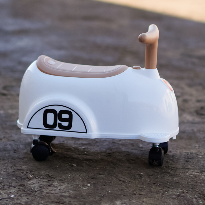 Premergator Kinderplay BabyCar tip masinuta, pentru copii intre 1 si 2 ani, design ergonomic, echipare standard, alba [9]