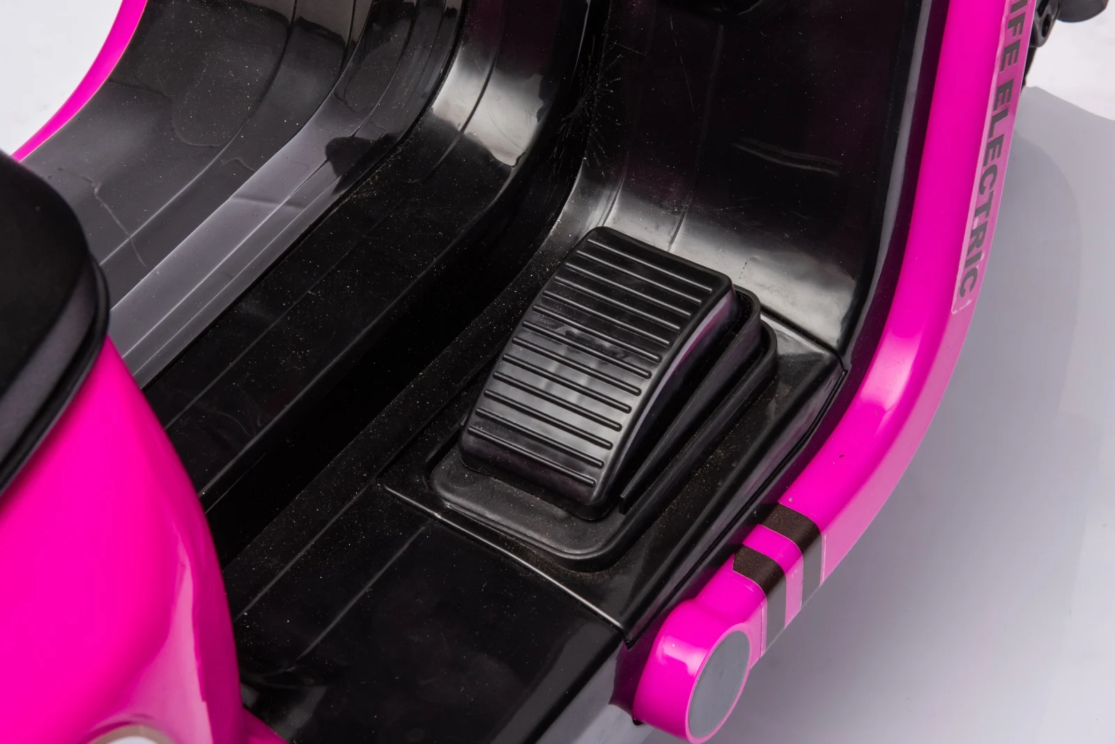 Scuter electric pentru copii, Kinderplay Scooty, telecomanda control parental, 70W, 6V 7Ah, roz [5]