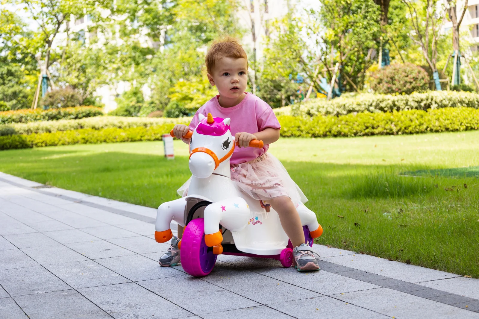 Tricicleta electrica Unicorn, pentru copii intre 1 si 4 ani, roti ajutatoare, music player, efecte sonore, roz [4]