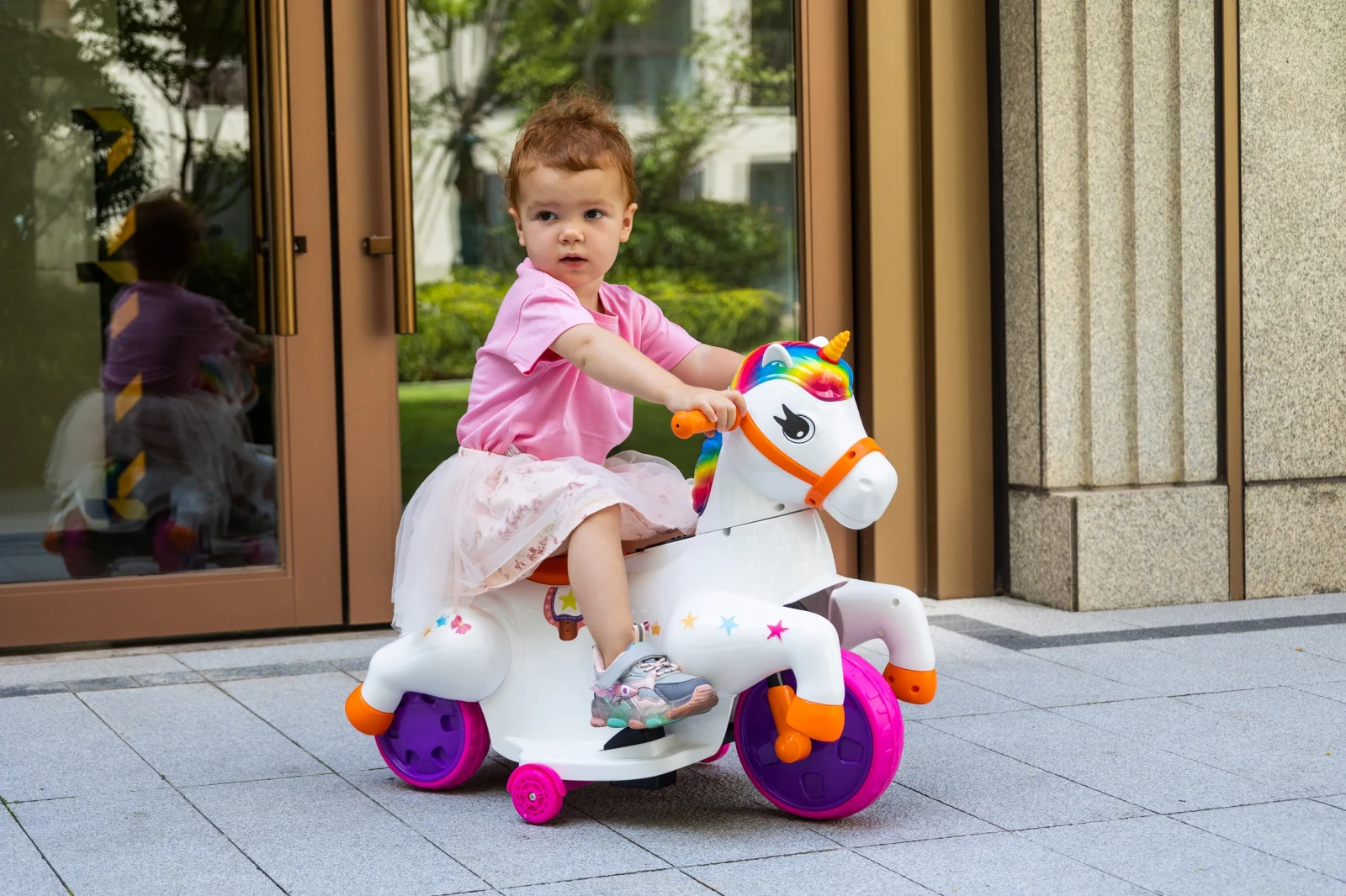 Tricicleta electrica Unicorn, pentru copii intre 1 si 4 ani, roti ajutatoare, music player, efecte sonore, roz [1]