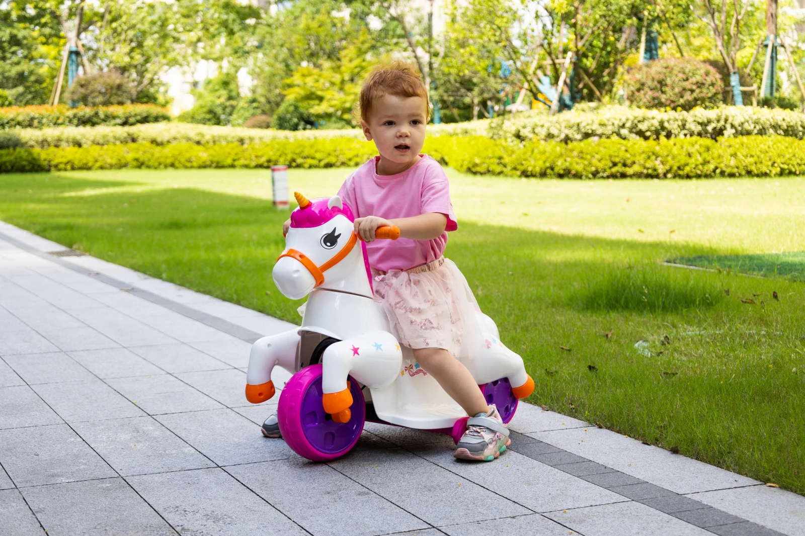 Tricicleta electrica Unicorn, pentru copii intre 1 si 4 ani, roti ajutatoare, music player, efecte sonore, roz [4]