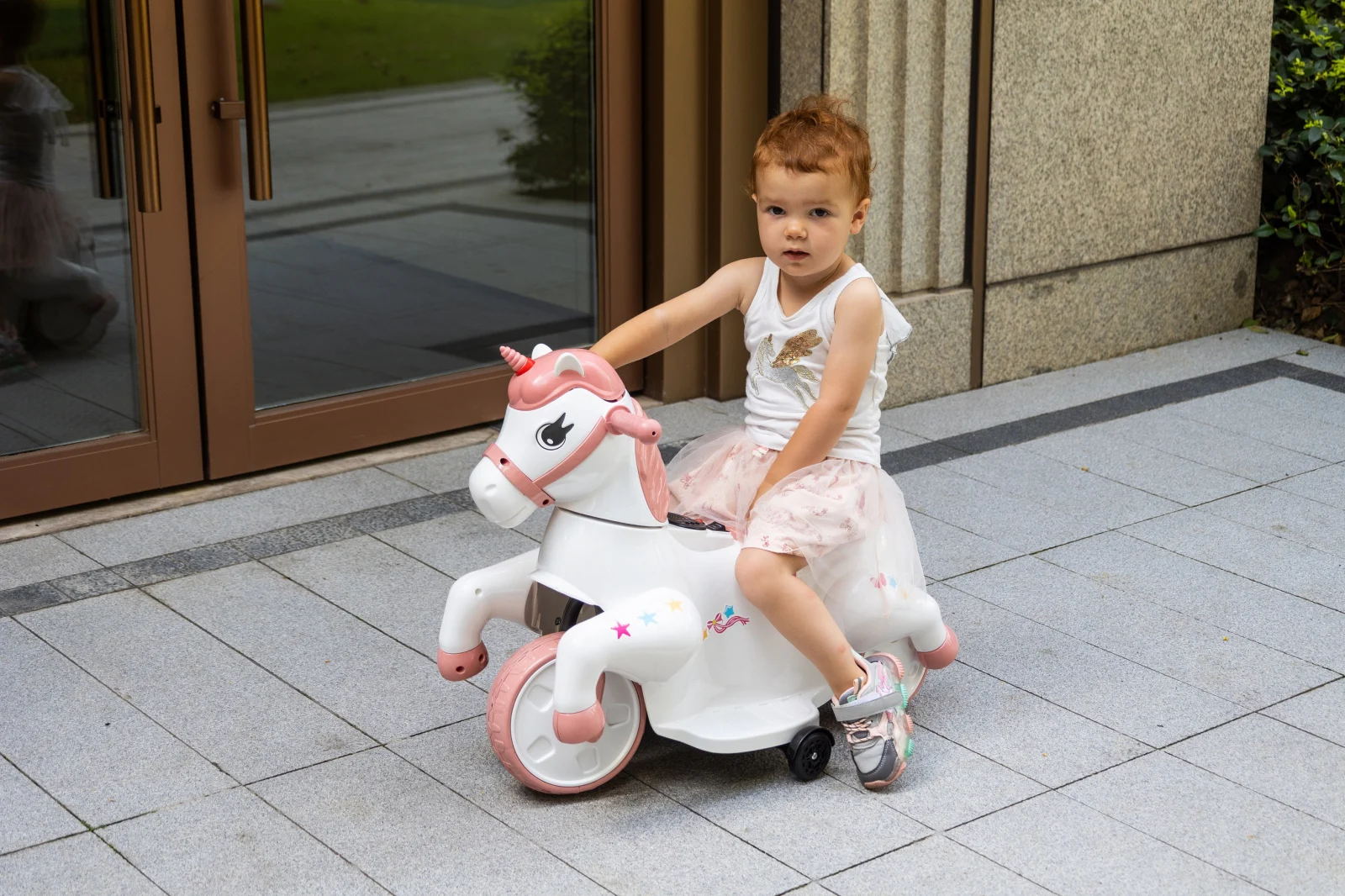 Tricicleta electrica Unicorn, pentru copii intre 1 si 4 ani, roti ajutatoare, music player, efecte sonore, roz pal [4]