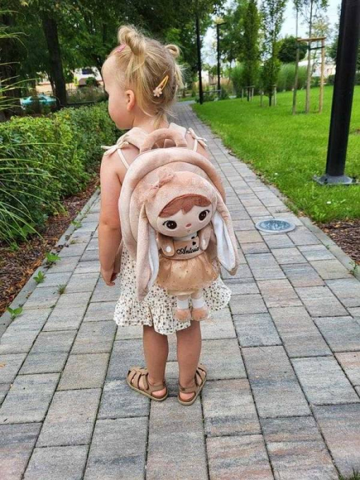 Ghiozdan cu papusa detasabila, iepuras bej cu fundita, personalizat [3]