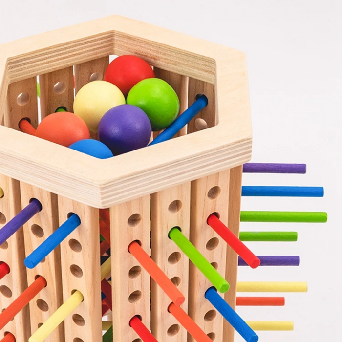 Turn interactiv Montessori din lemn cu bile colorate [4]