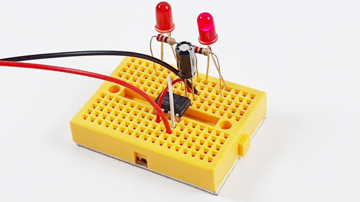 Luminile clipitoare de la intersecția unui drum cu calea ferată [5]
