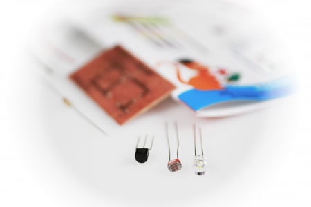 Lampa de veghe cu senzor - FOTOREZISTORUL [4]