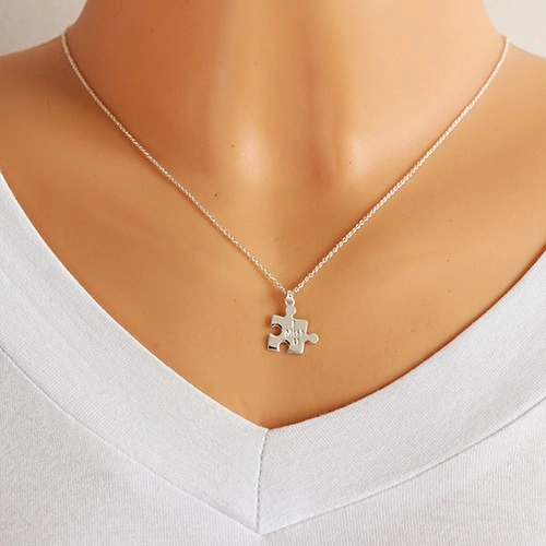 Set de coliere cu pandantive sculptate - puzzle sculptat cu inscripție, inimă cu decupaj în centru, închidere de tip inel cu arc [4]