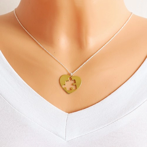 Set de coliere cu pandantive sculptate - puzzle sculptat cu inscripție, inimă cu decupaj în centru, închidere de tip inel cu arc [1]