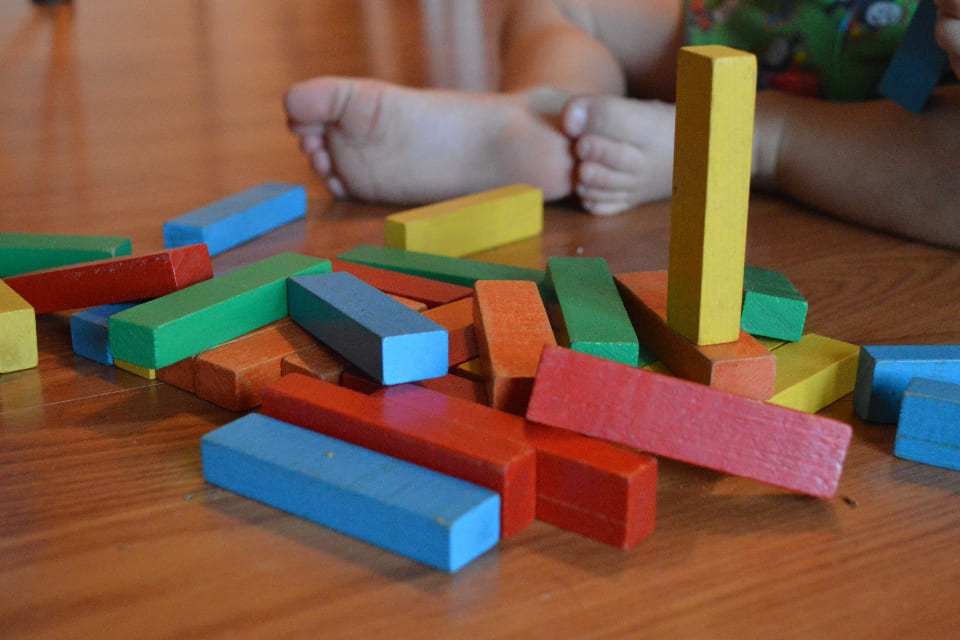 Ghid de parenting: metoda Montessori pe înțelesul tuturor