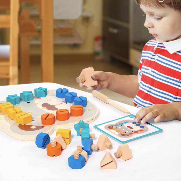 Joc Montessori cu suruburi pentru motricitate fina, din lemn [4]