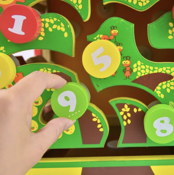 Cub cu activitati 5 in 1 Montessori, Forest Beads [4]