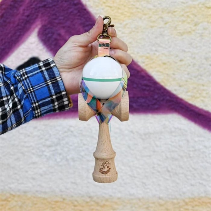 Husa pentru Kendama din PVC, Breloc cu Catarama de Agatare, 12 x 6 cm, Alb Multicolor [2]