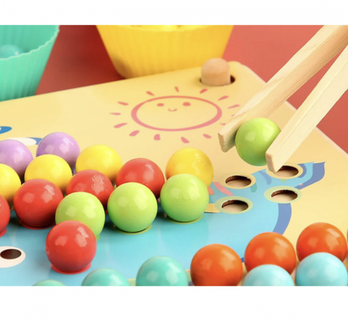Joc Montessori Advanced Clip Beads, de indemanare si asociere culori cu bilute, din lemn [15]