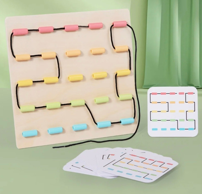 Joc Montessori de indemanare - Introdu Snurul prin Gauri [3]