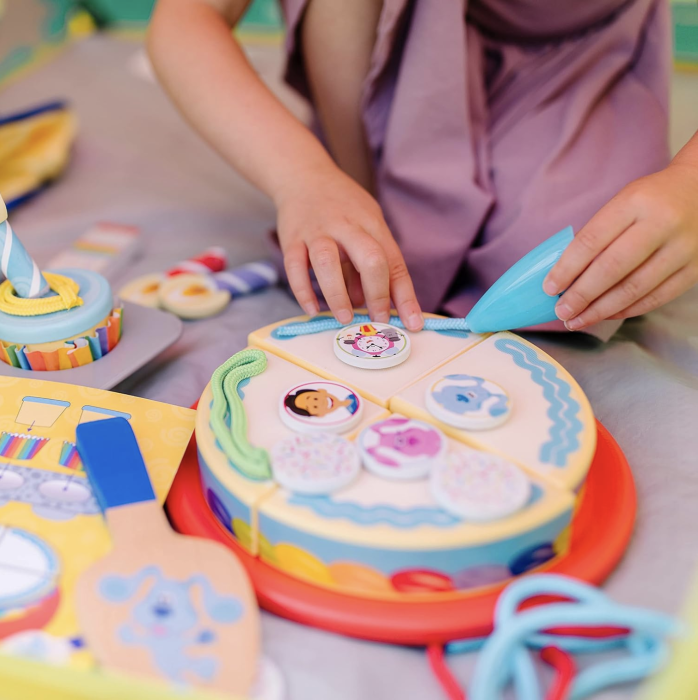 Set De Joaca Din Lemn Tort Aniversar Si Briose Cu Accesorii Decorare Blue's Clues 38 Piese 3 Ani [8]
