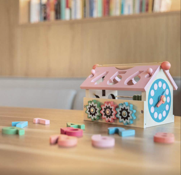 Jucarie multifunctionala Montessori Casuta Educativa cu abac si cifre de sortat [5]