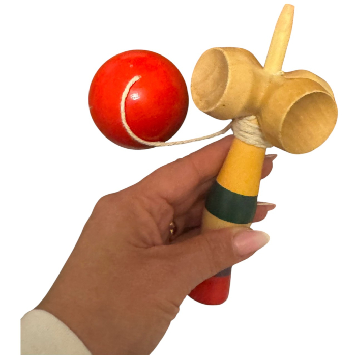 Kendama cu 4 cupe, 18 cm, rosu, din lemn [2]