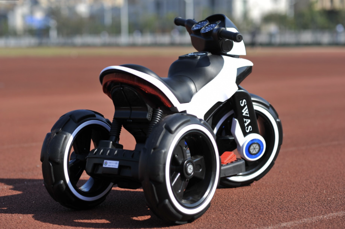 Motocicleta eléctrica pentru copii, doua motoare, acumulator 12V, cu muzica si lumini, alba [4]