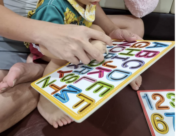 Placa Montessori Invata sa scrii Literele mari ale alfabetului, din lemn [3]